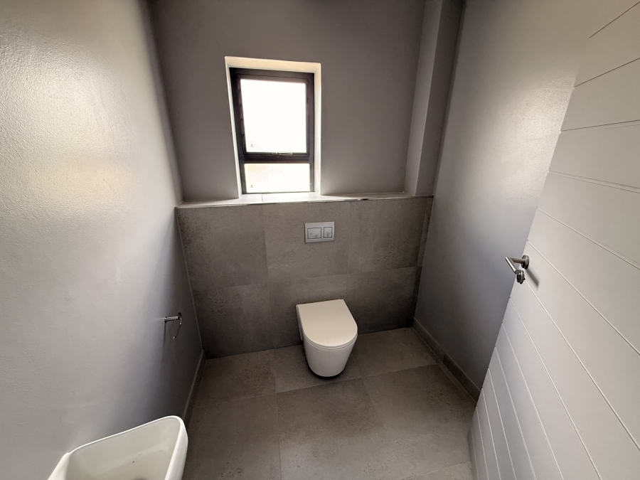 To Let Commercial Property for Rent in Rivergate Western Cape